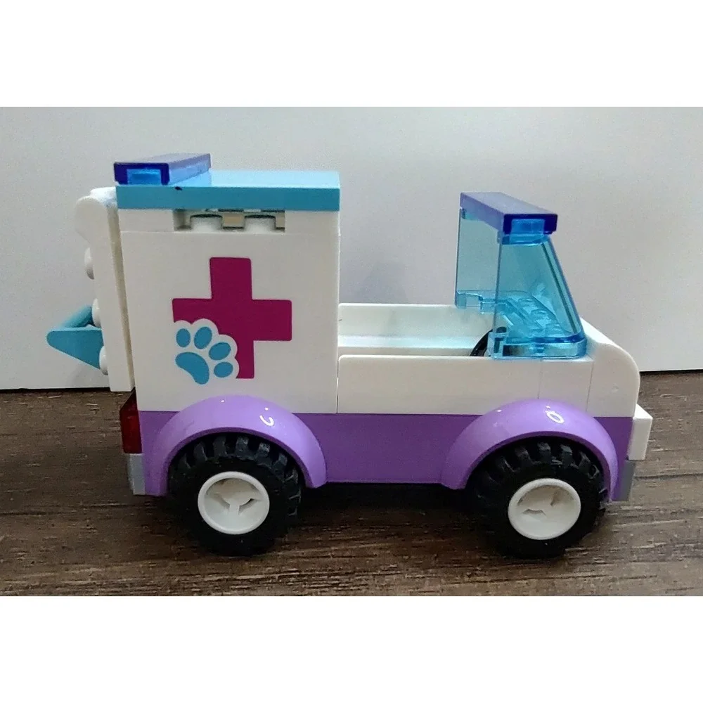 Lego Friends Juniors Mia's Vet Clinic (10728) Car